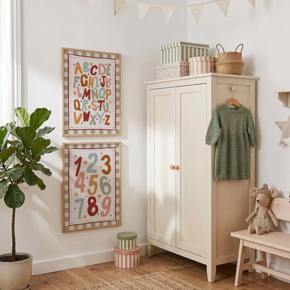 Tableau pour chambre d’enfant "Ensemble Alphabet et Chiffres Festifs"" En-BAC